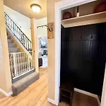 Cozy Cabin In The City Plus Gym