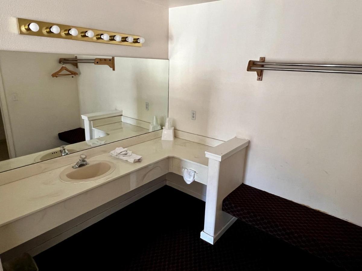 Rodeway Inn 2*
