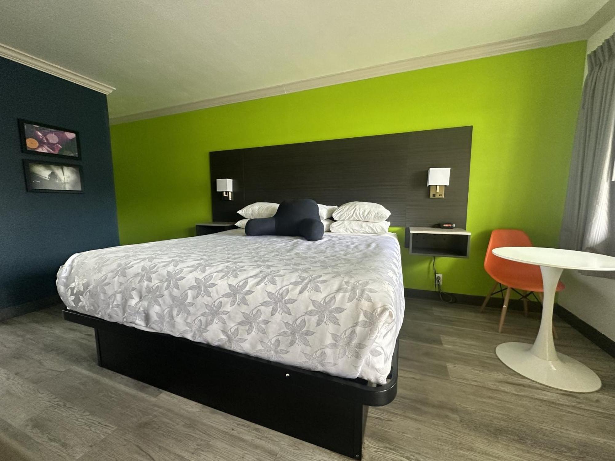 Signature Motel