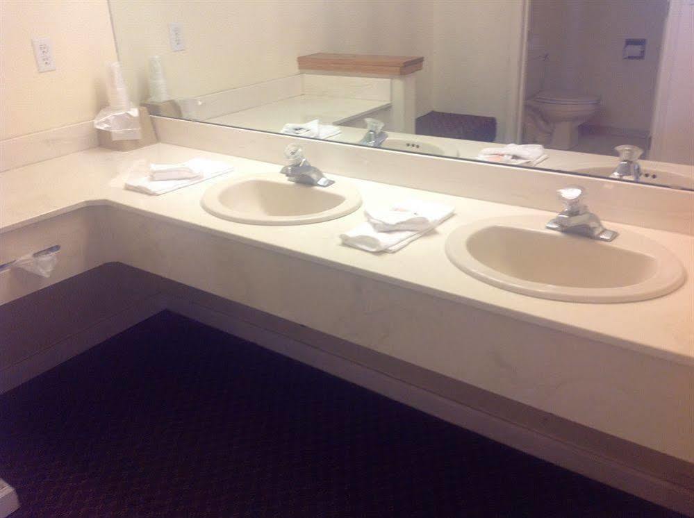 Rodeway Inn 2*